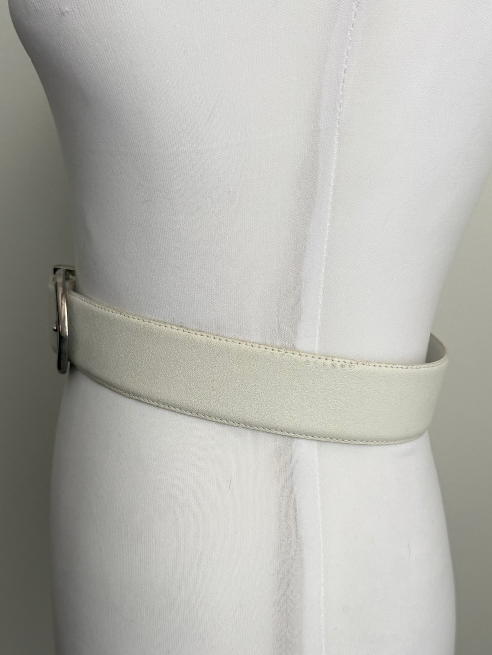 Vintage Ivory Leather Belt with Silver Buckle, Karen Scott Waist Sizes 27" - 31" - Picture 3 of 8